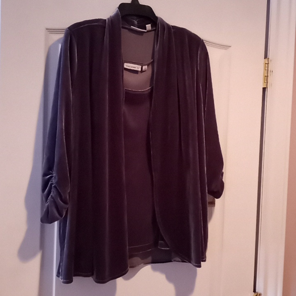 Velvet Blazer & Camisole, 2 piece set size m/l Susan Graver Brand, Dark Silver